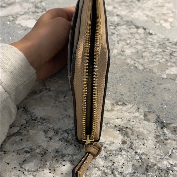 Tory Burch Wallet - Picture 2 of 5